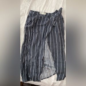 Abercrombie & Fitch gray striped midi dress with pockets!